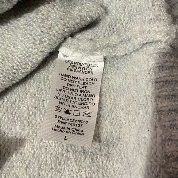 Women;s Double Zero Pale Blue Cropped Soft Fuzzy Cardigan Size Lovely Large - Picture 10 of 12